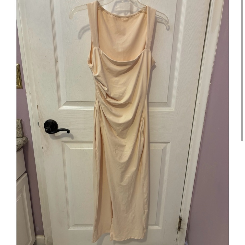 Cream Bodycon Dress with Slit - size XS